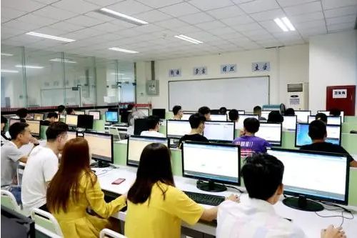 人民日报推荐的热门专业解析 计算机系统集成，时代风口下的黄金选择